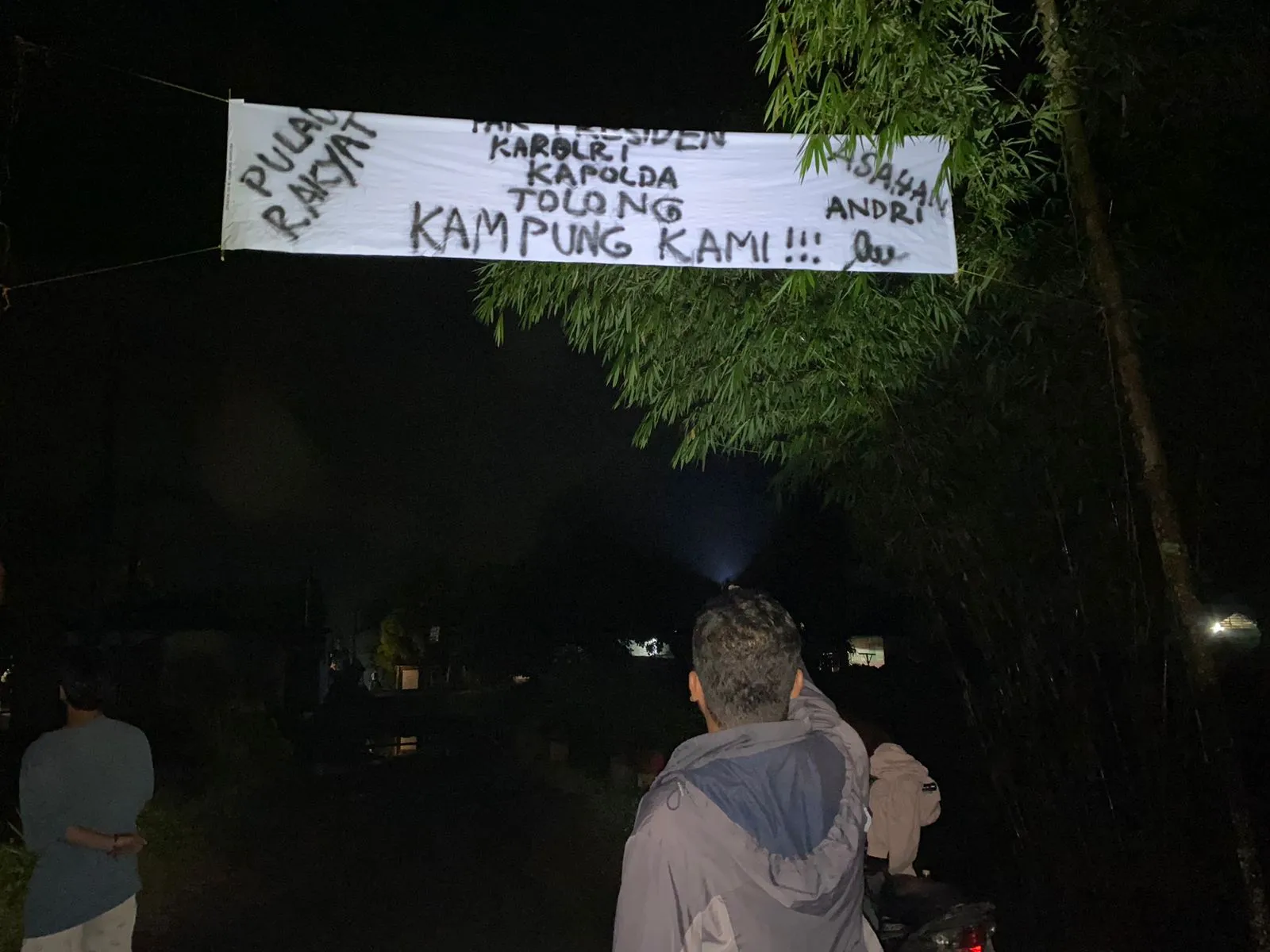 Sepanduk "Selamat Datang Di Kampung Narkoba" Di Desa Manis Hilang
