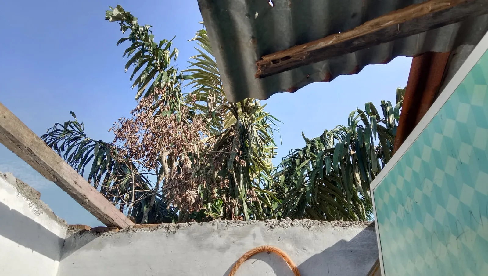 Angin Puting Beliung Porak Porandakan Satu Rumah Di Batu Anam