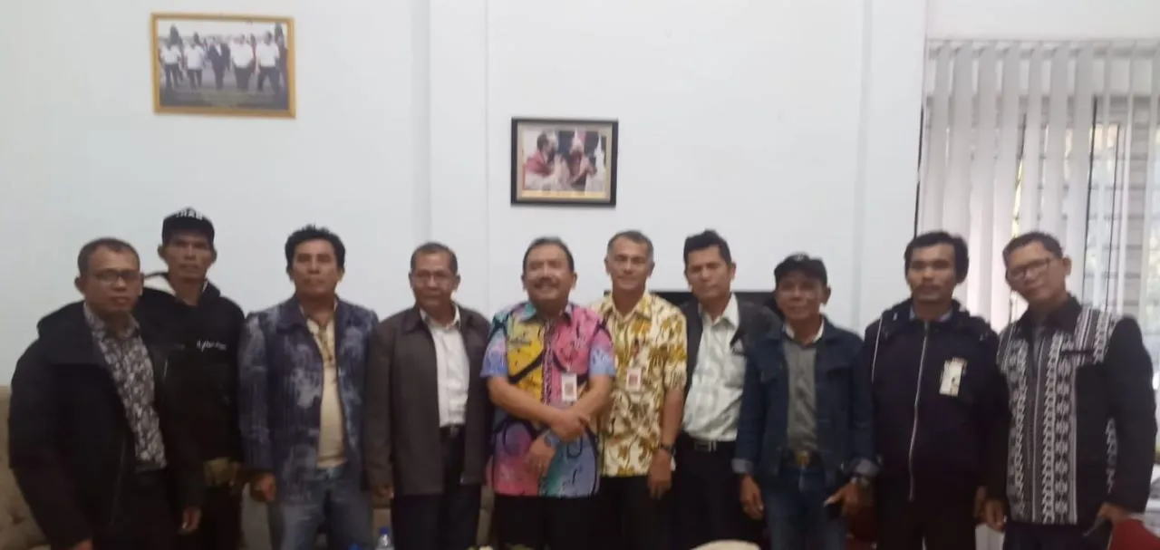 Tolak Pelepasan Tanah Adat, Masyarakat Parlilitan Datangi Kantor Bupati