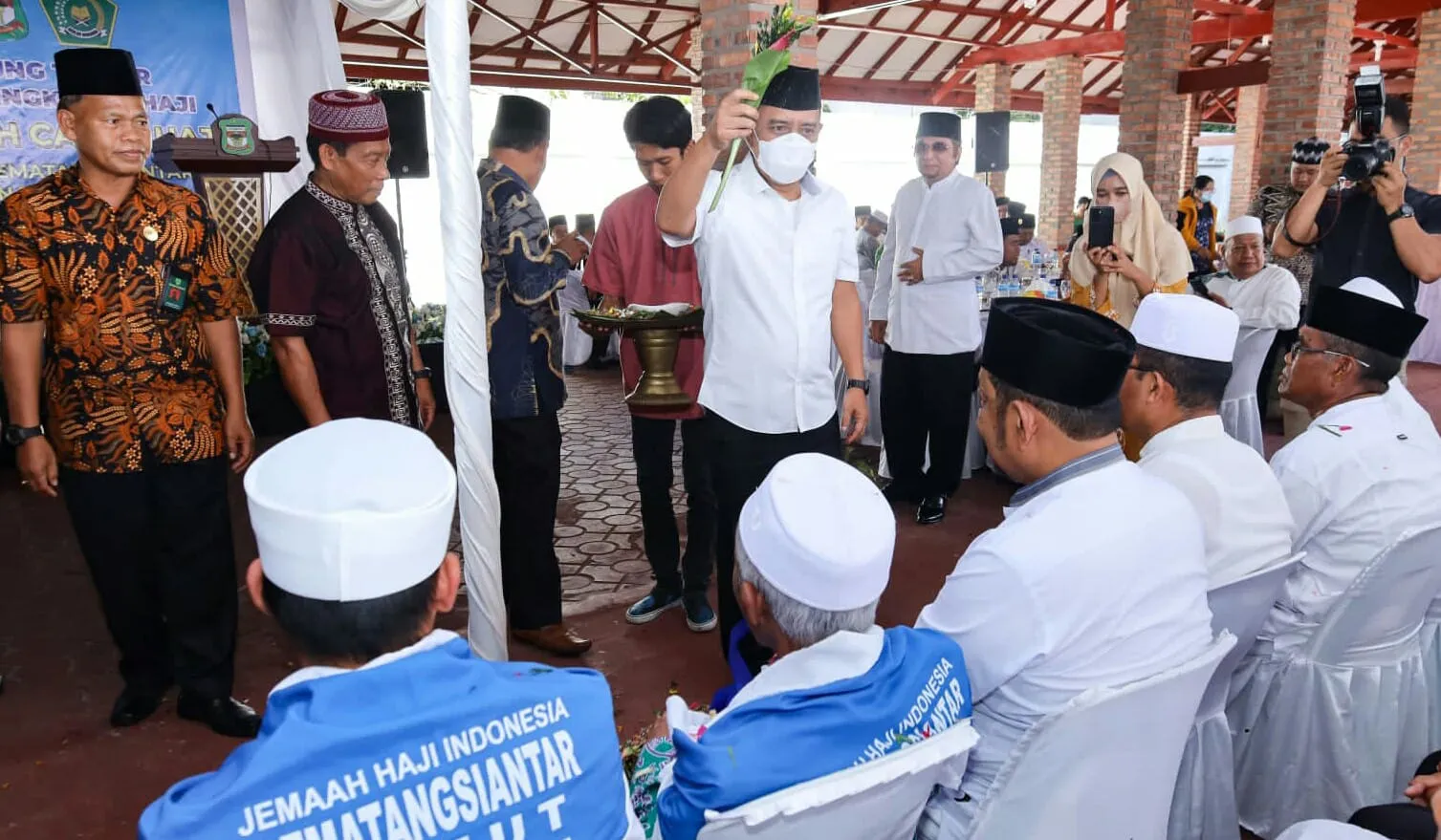157 Jamaah Calhaj P.Siantar Ditepung Tawar