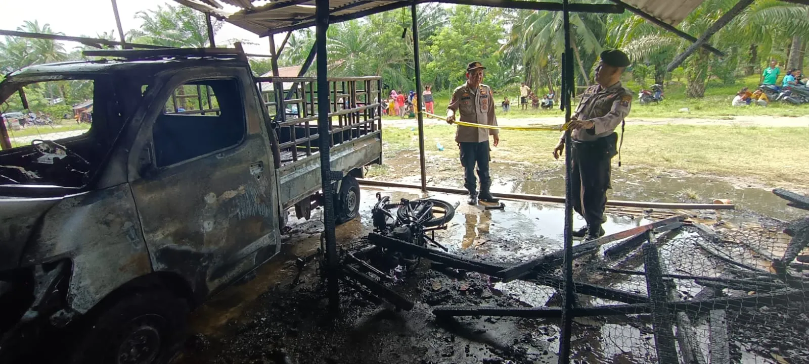 Mobil Pick Up dan Sepedamotor Hangus Terbakar