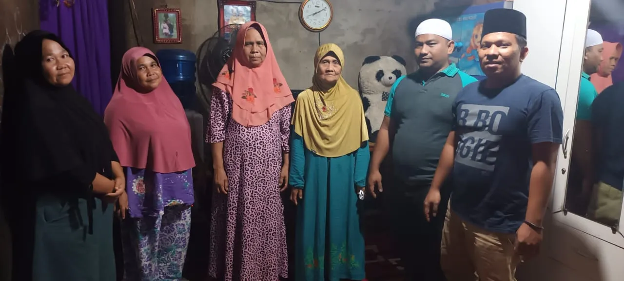 Wartawan Madina Dan Dermawan Serahkan Bantuan Untuk Bayi Penderita Spina Bifida