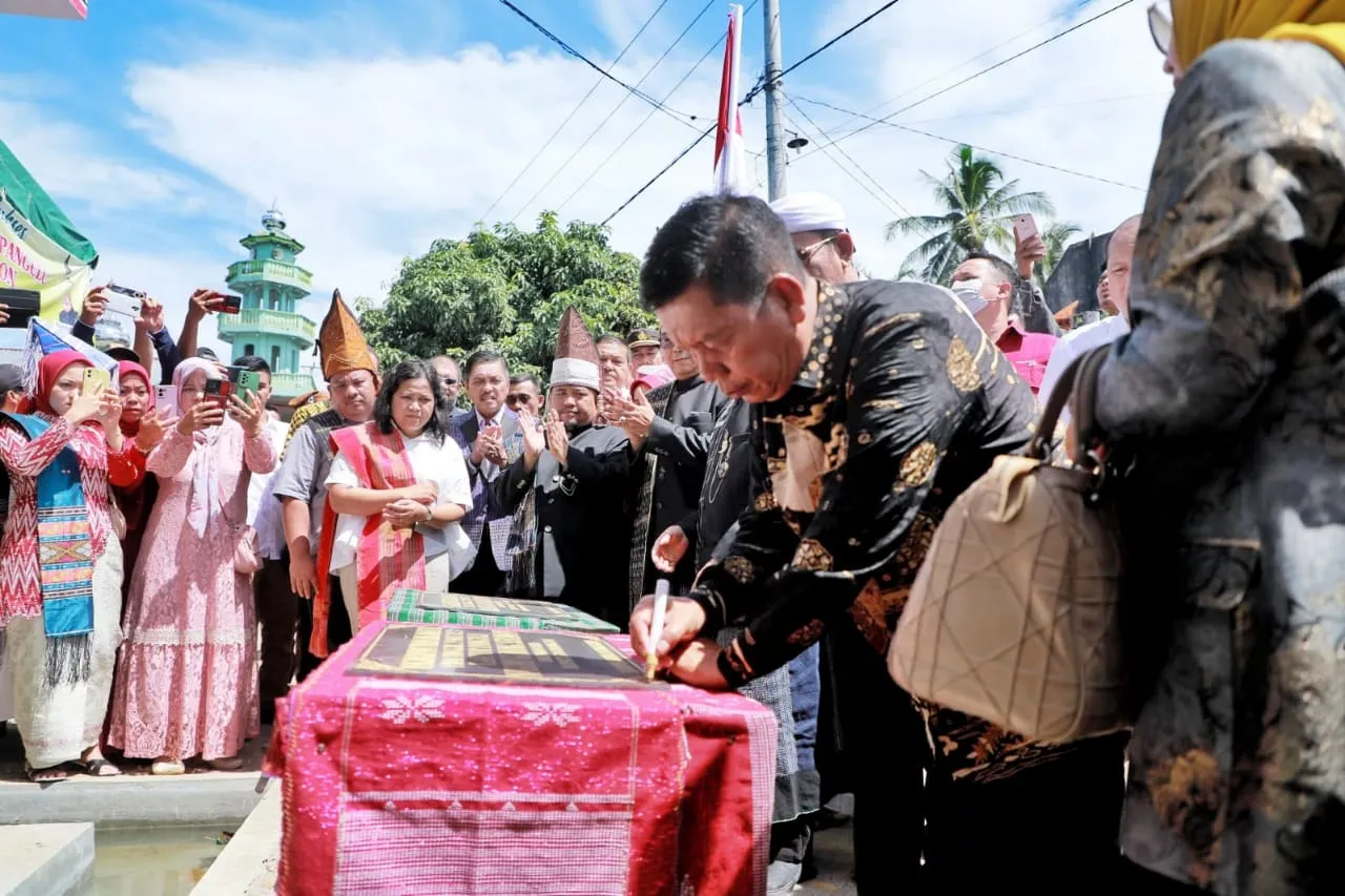 Bupati Simalungun Resmikan Kantor Pangulu dan Balai Nagori Gunung Serawan