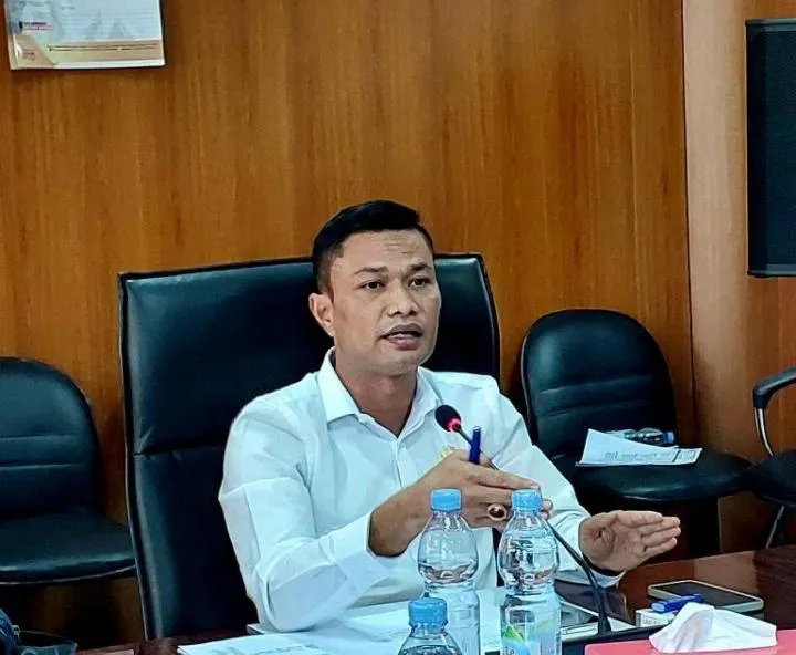 Haris Kelana Minta PLN Pasang Tiang Listrik di Jalan Baru Kelurahan Terjun