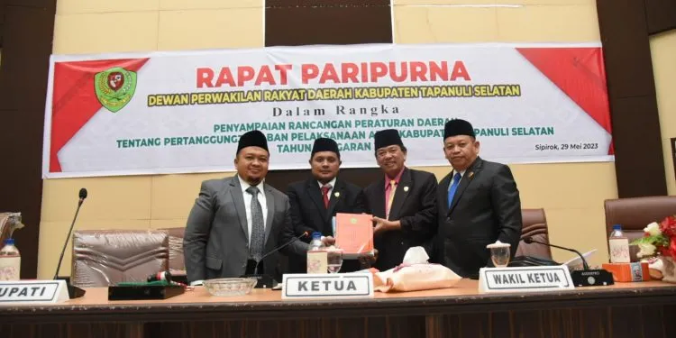 Bupati Tapsel Sampaikan Ranperda Pertanggungjawaban Pelaksanaan APBD 2022