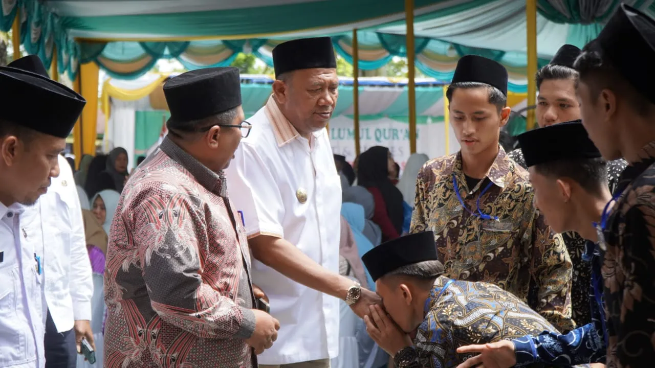 Hadiri Wisuda Ulumul Quran, Syah Afandin Berikan Hadiah Umroh ke Santri Hafiz 30 Juz