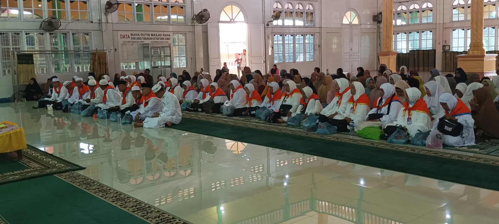 Calhaj Kecamatan Babalan Dilepas Dari Masjid Raya P.Brandan