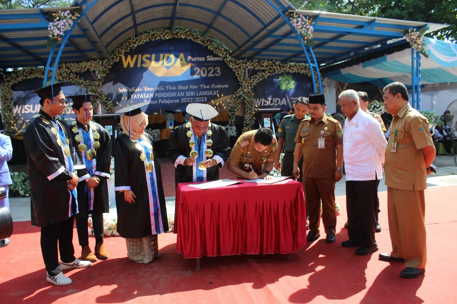 471 Siswa Sri Langkat Tanjungpura Diwisuda