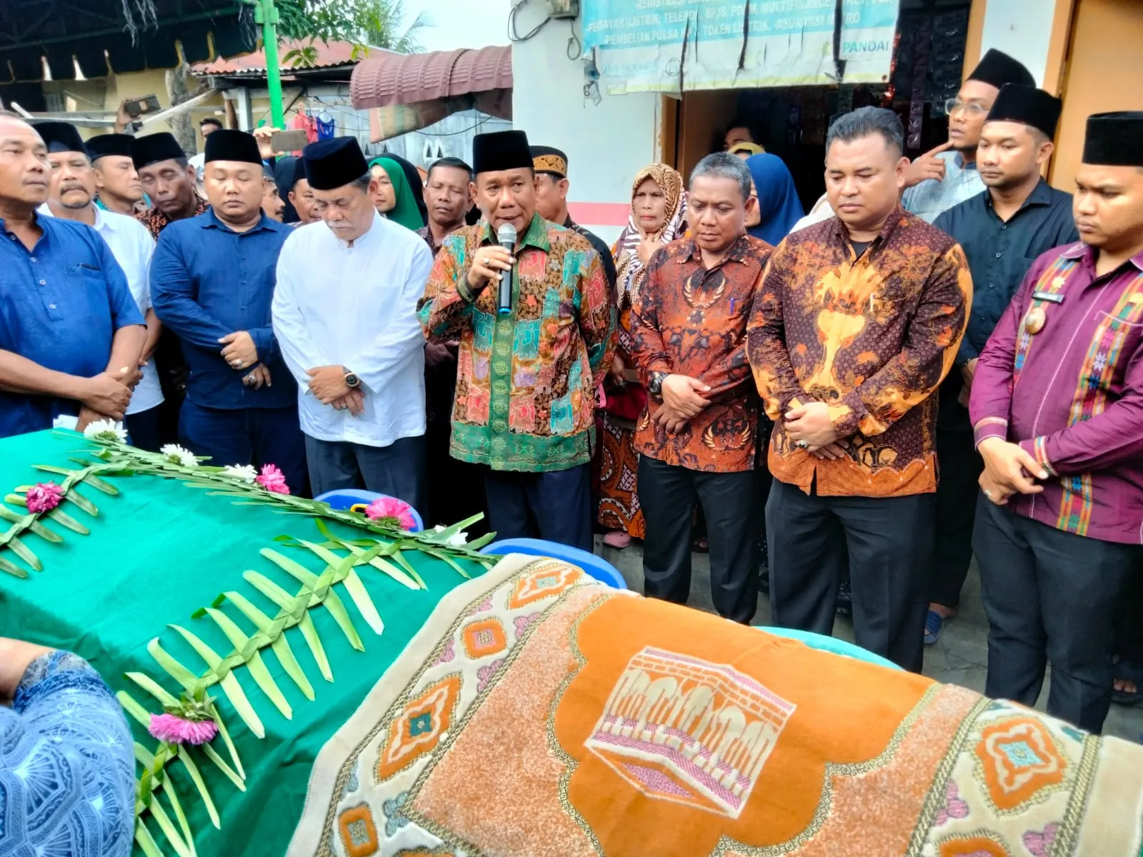 Kades Sei Rotan Tutup Usia, Bupati Sampaikan Terimakasih Atas Pengabdian Almarhum