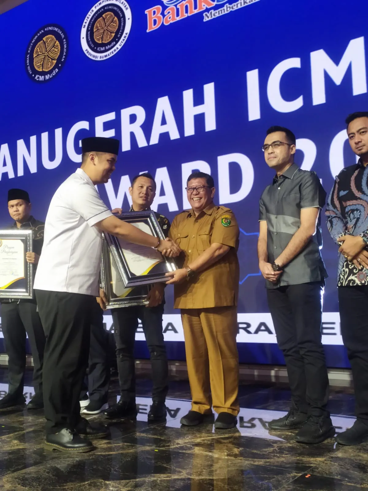 Dolly Pasaribu Terima Penghargaan Anugerah ICMI Muda Award 2023