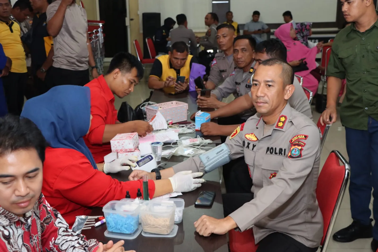 HUT Bhayangkara ke 77, Kapolres Sergai Dan Personil Donor Darah