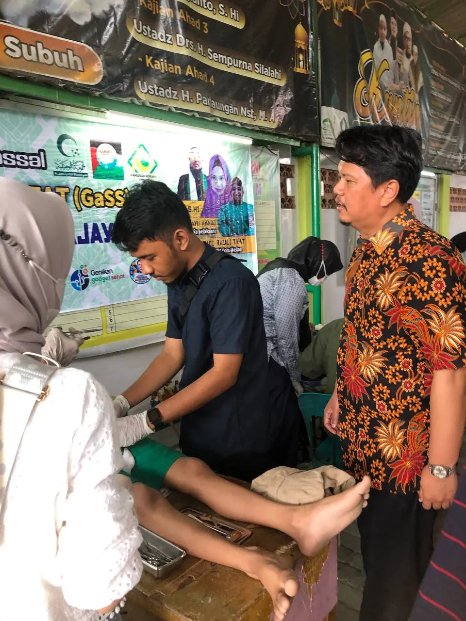 Gadget Sehat Prof.Ridha Dharmajaya Dan BKM Hidayah Polonia Gelar Khitanan Massal