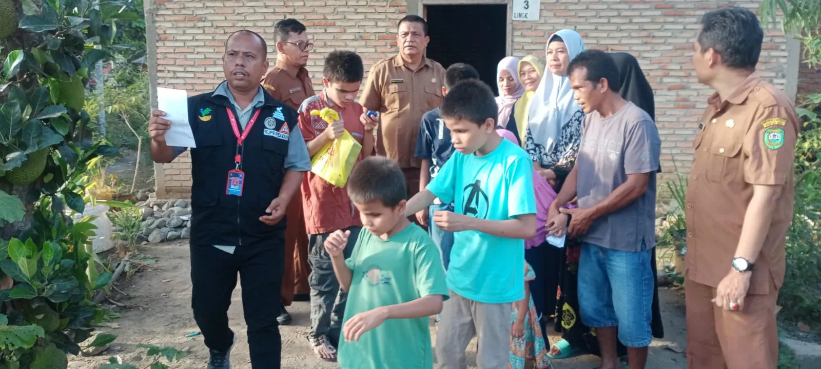 Penderita Katarak Sekeluarga Ke RSUP Adam Malik Medan