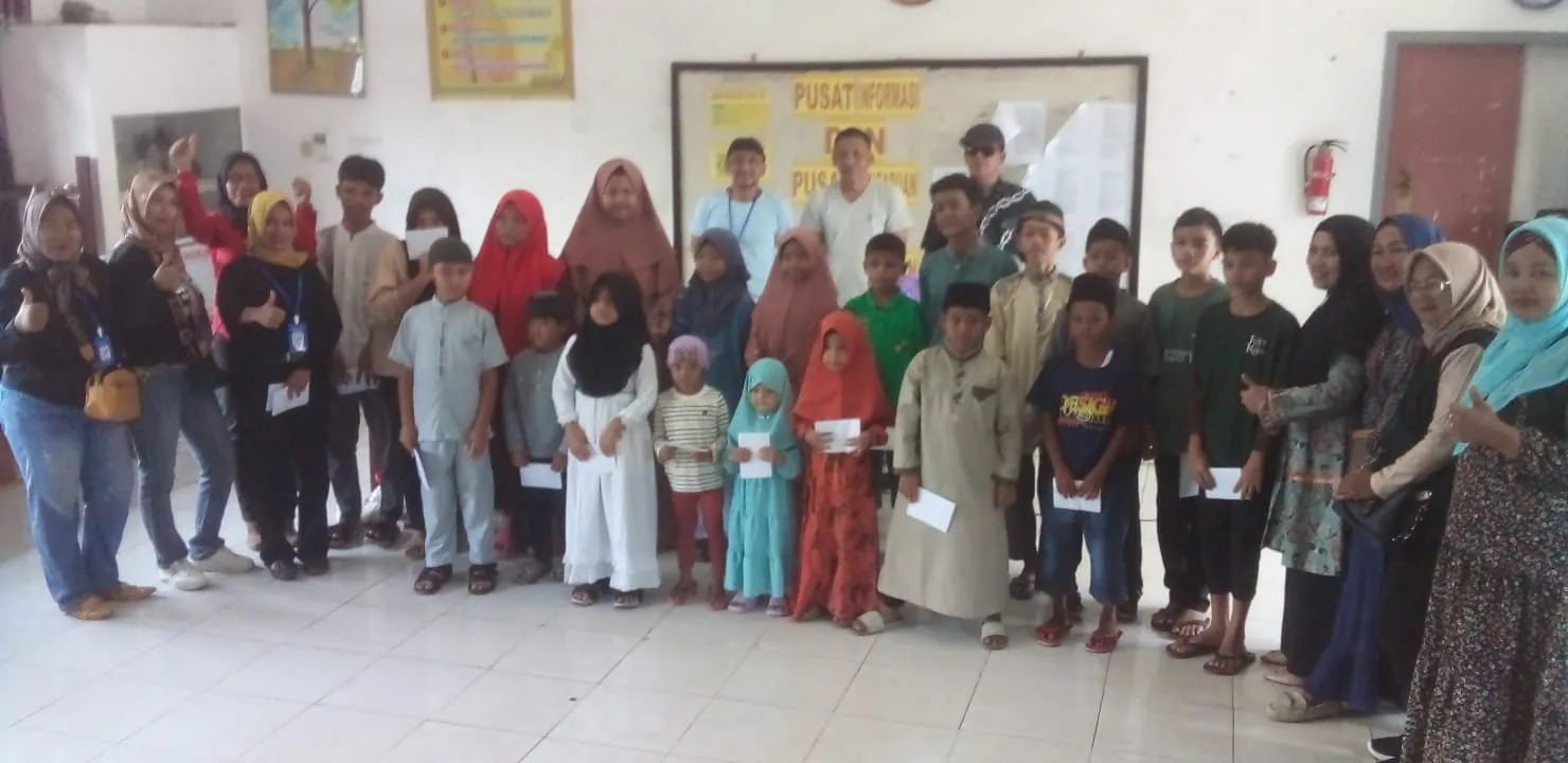 Alumni 97 SMAN I Babalan Bantu Sembako Warga Kurang Mampu 