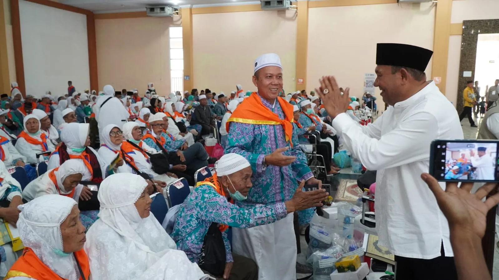 H.Syah Afandin,SH Sambut Kepulangan Jamaah Haji Asal Langkat