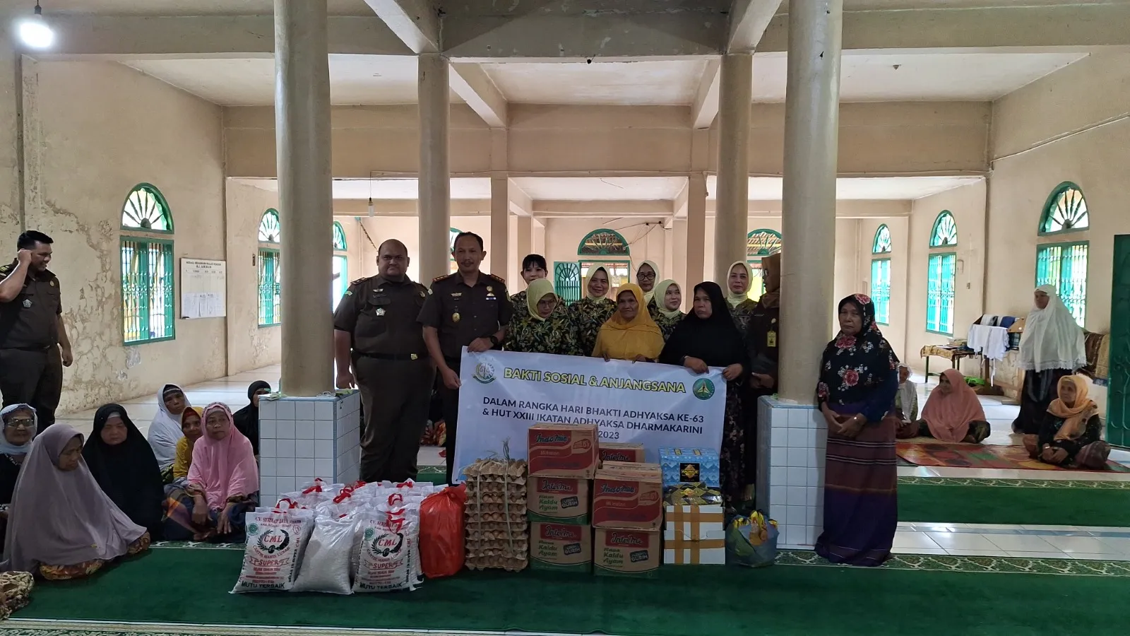 Sambut HBA Ke - 63, Kejari Palas Berbagi Di Panti Jompo Aminah