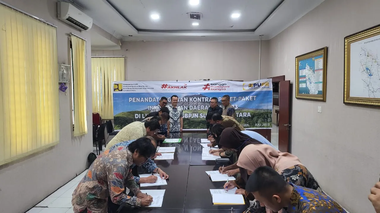 Bupati Madina Teken Kontrak, Benahi Infrastruktur Pantai Barat Rp 200 M