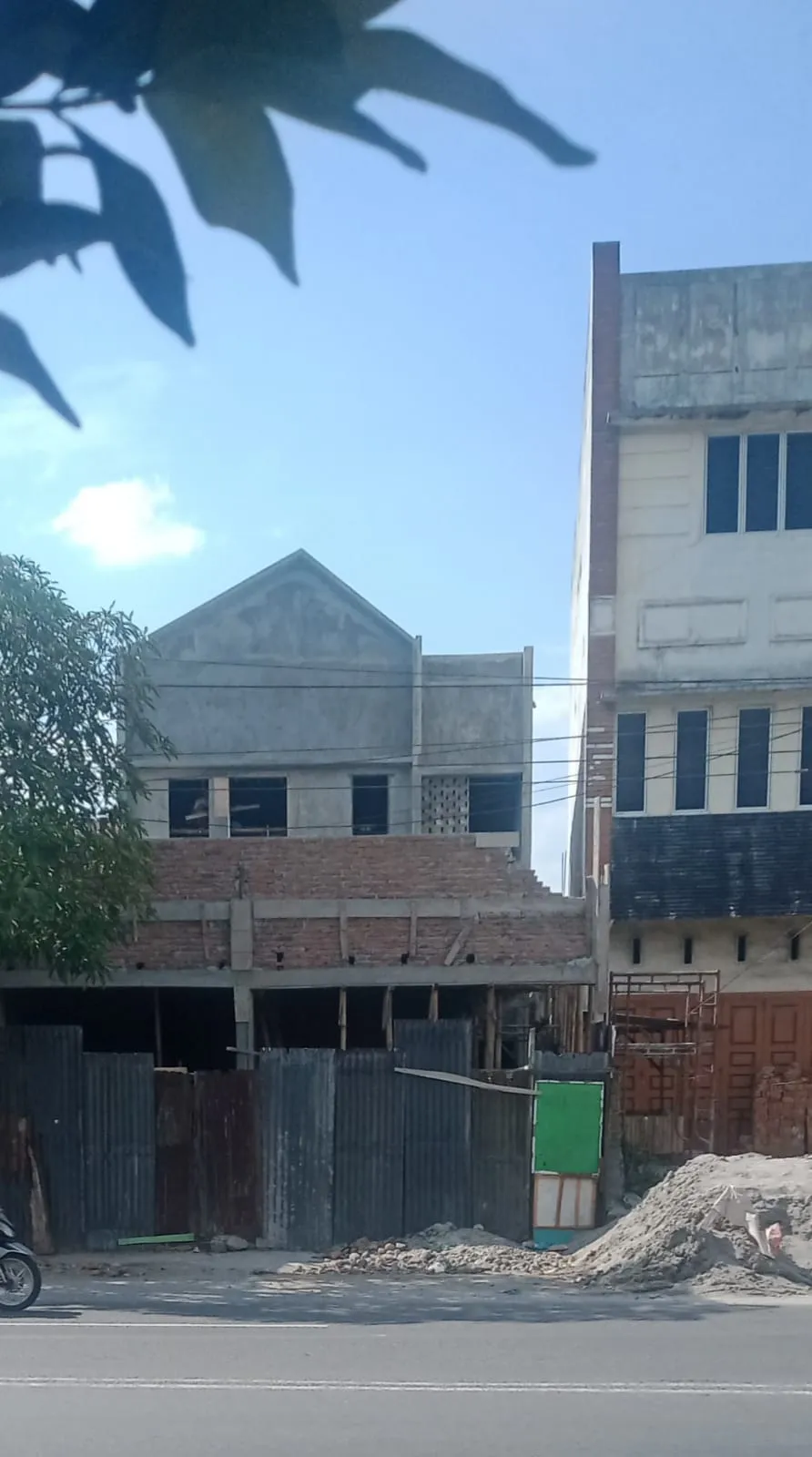 Bangunan Ruko Dua Unit Diduga Tidak Memiliki izin PBG