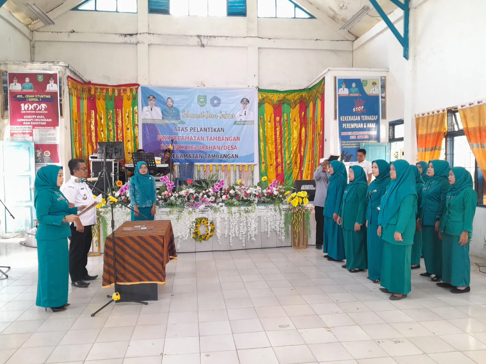 Ketua TP PKK Tambangan Lantik 20 Anggota PKK