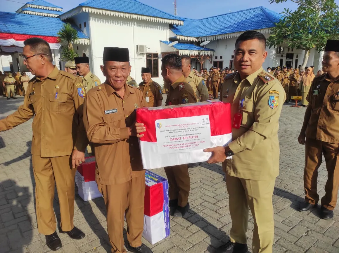 Apel Gabungan ASN, Pemkab Batu Bara Bagikan Ribuan Bendera Merah Putih