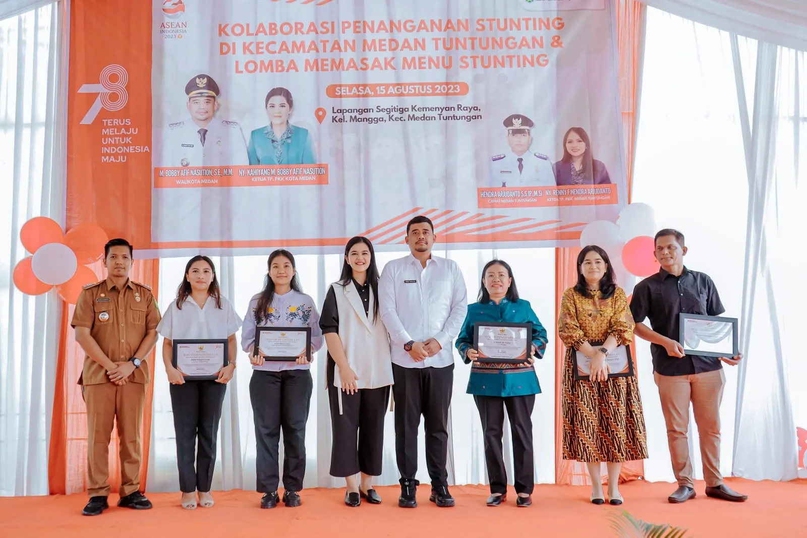 Bobby Beri Penghargaan 8 Klinik & 11 Bapak Asuh Stunting