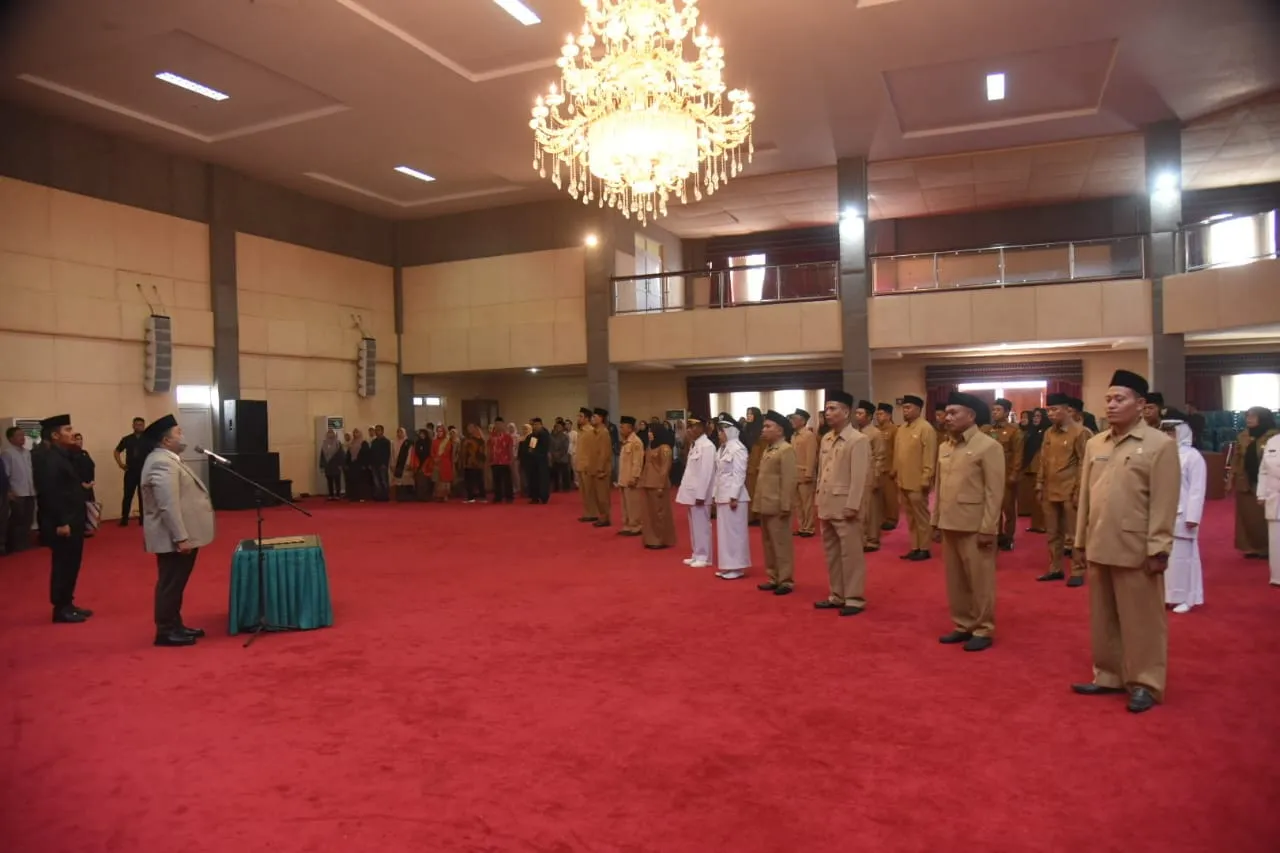 Bupati Tapsel Lantik Puluhan Pejabat