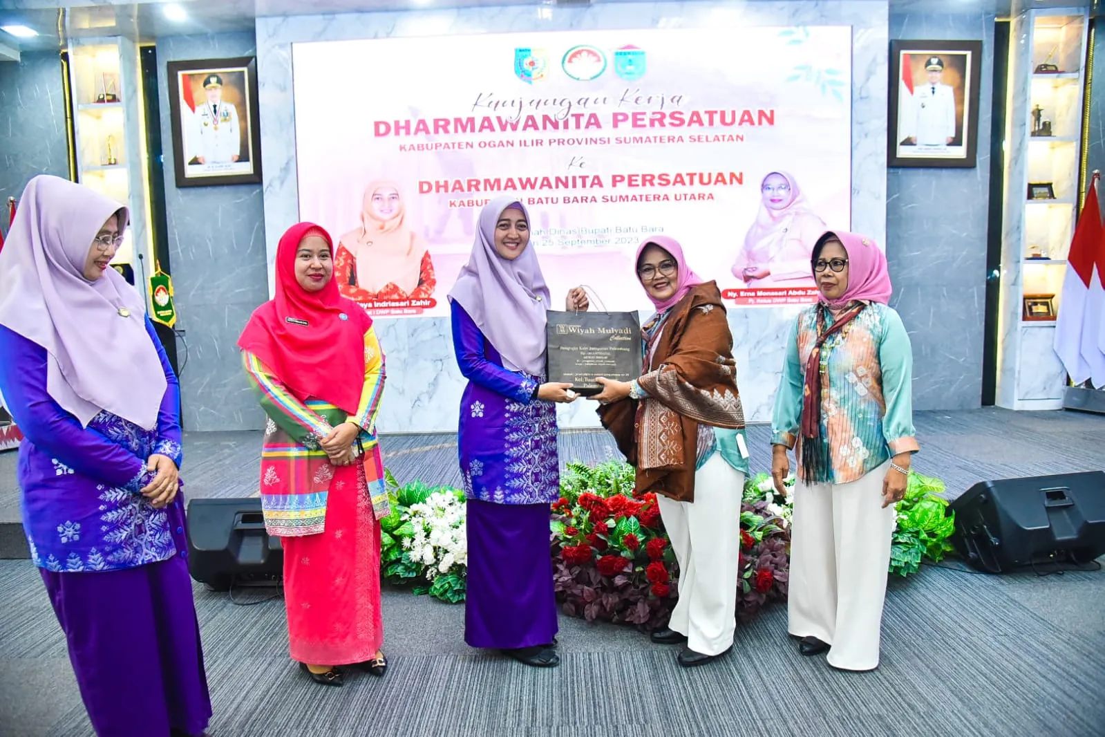 Ny.Maya Sambut Kunjungan Study Tiru DWP Ogan Ilir