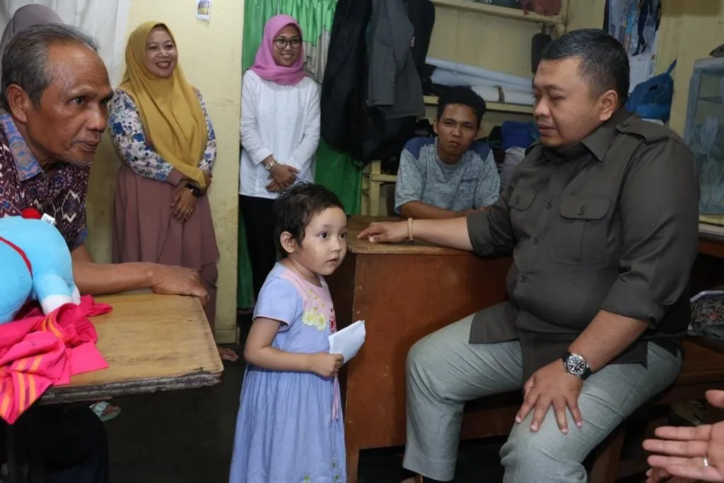 Bupati Tapsel Jenguk Bocah Penderita Sakit Tuberclosis di Sipirok