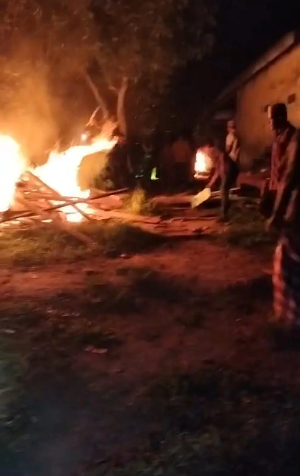 Warga Bakar Gubuk Lokalisasi Penyalahgunaan Narkoba Di Batubara
