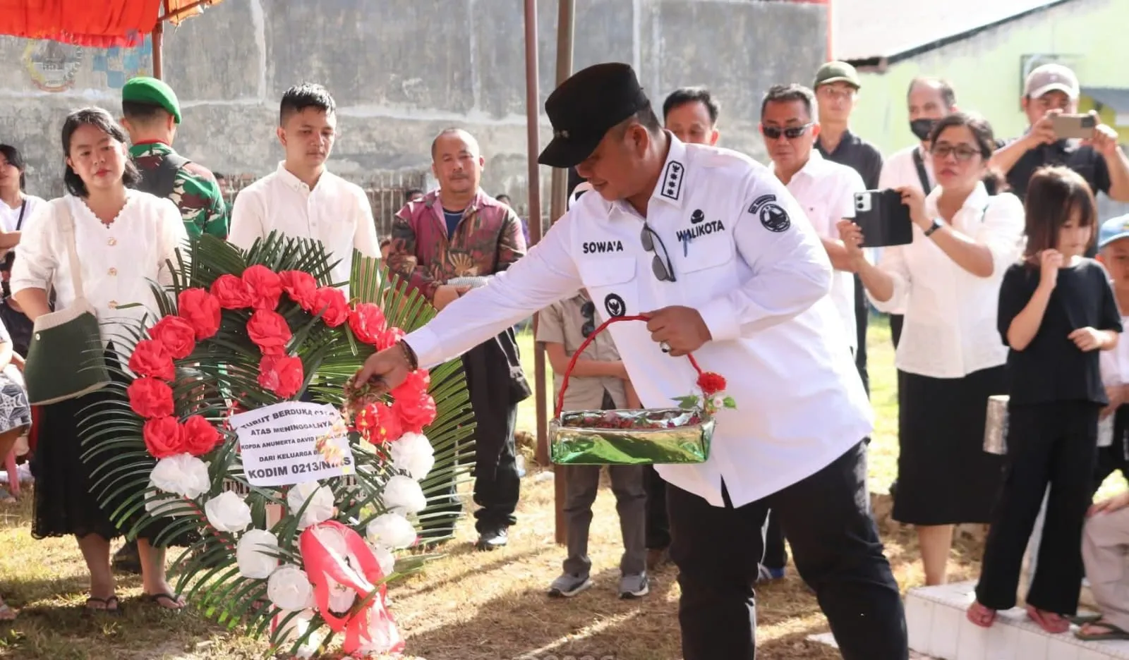 Wali Kota Gunungsitoli Hadiri Pemakaman Militer Almarhum Kopral Dua David Putraman Gea