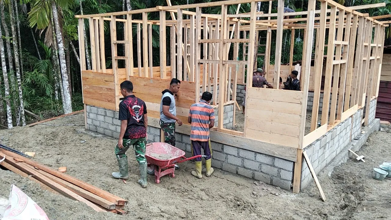 Sakharina Zalukhu Penerima RTLH, Karya Bakti TNI AD