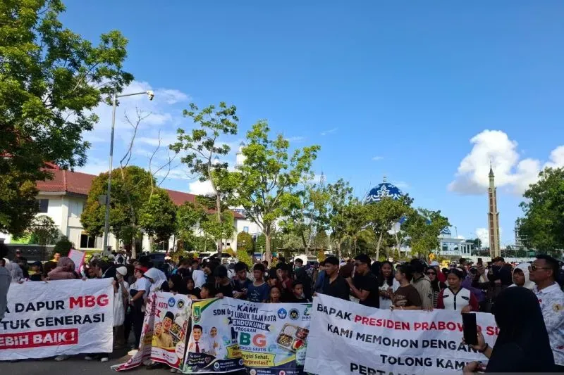 Aksi Dukung MBG Jangan Ganggu Tugas Siswa
