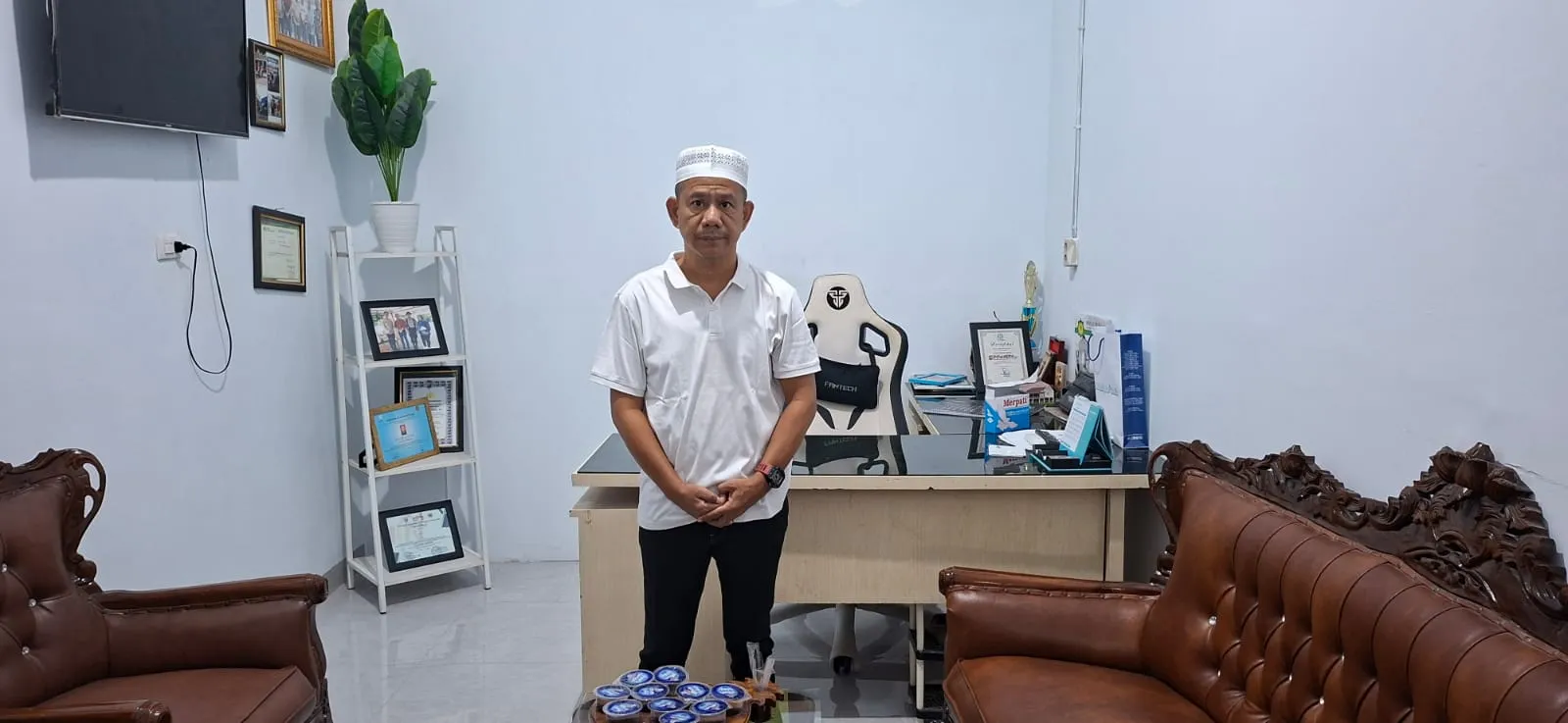 Jumat Barokah, Pewarta Polrestabes Medan Bagi Sembako Pada Anggota dan Warga