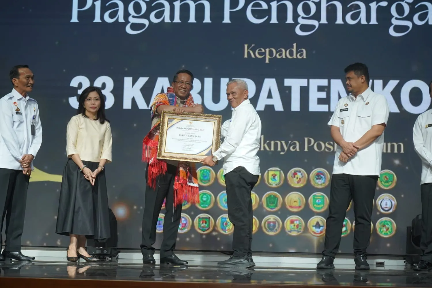 Bupati Batubara Terima Penghargaan Kementerian Hukum RI