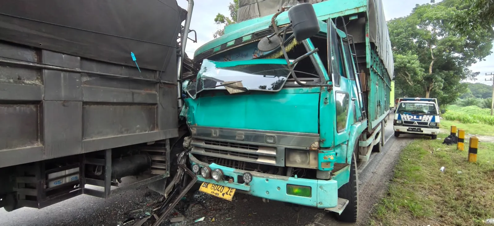 Dua Truk Tronton Terlibat Kecelakaan di Jalinsum Lima Puluh