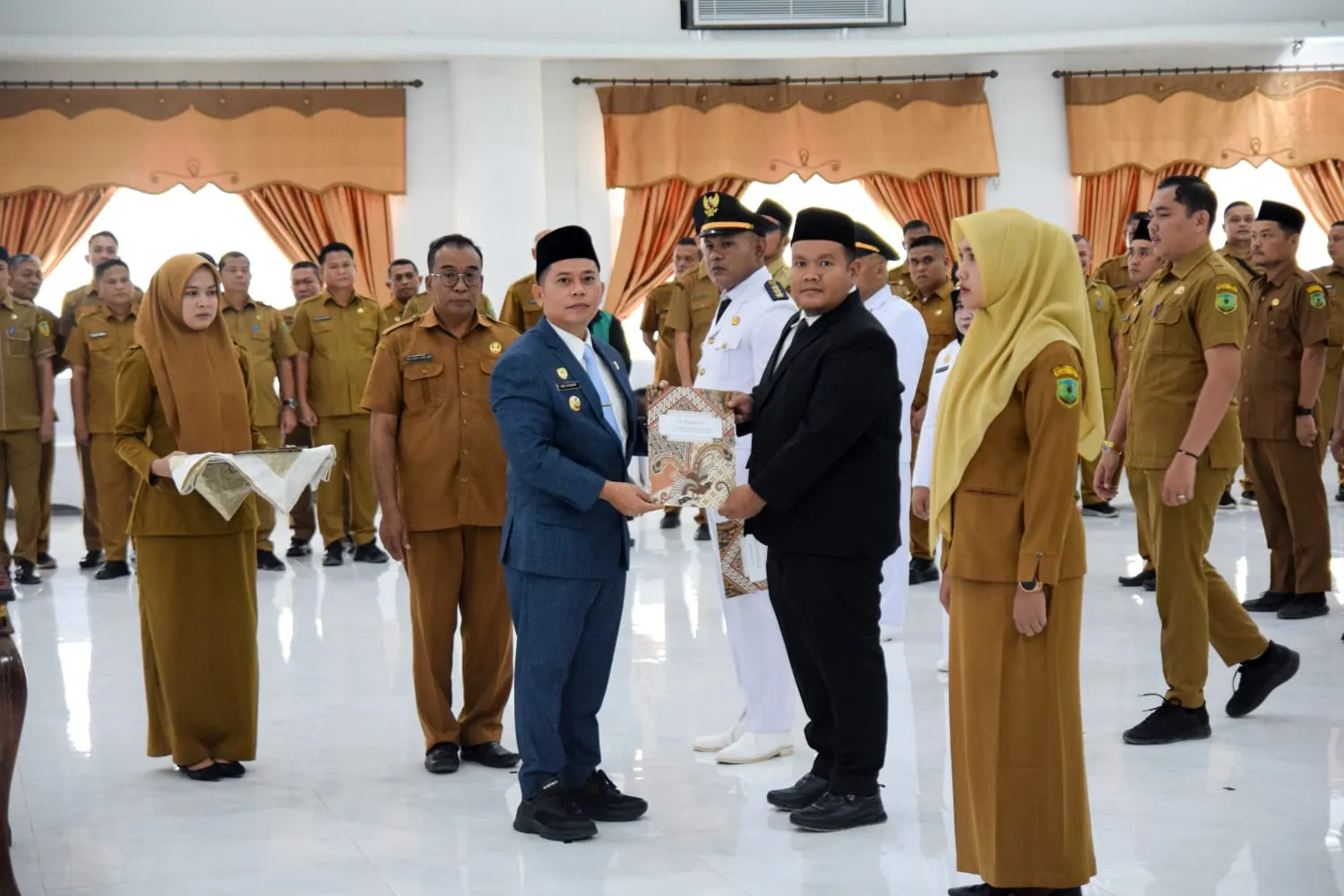 Putra Mahkota Lantik Sukri Habibi Daulay Sebagai Dirut RSUD Sibuhuan