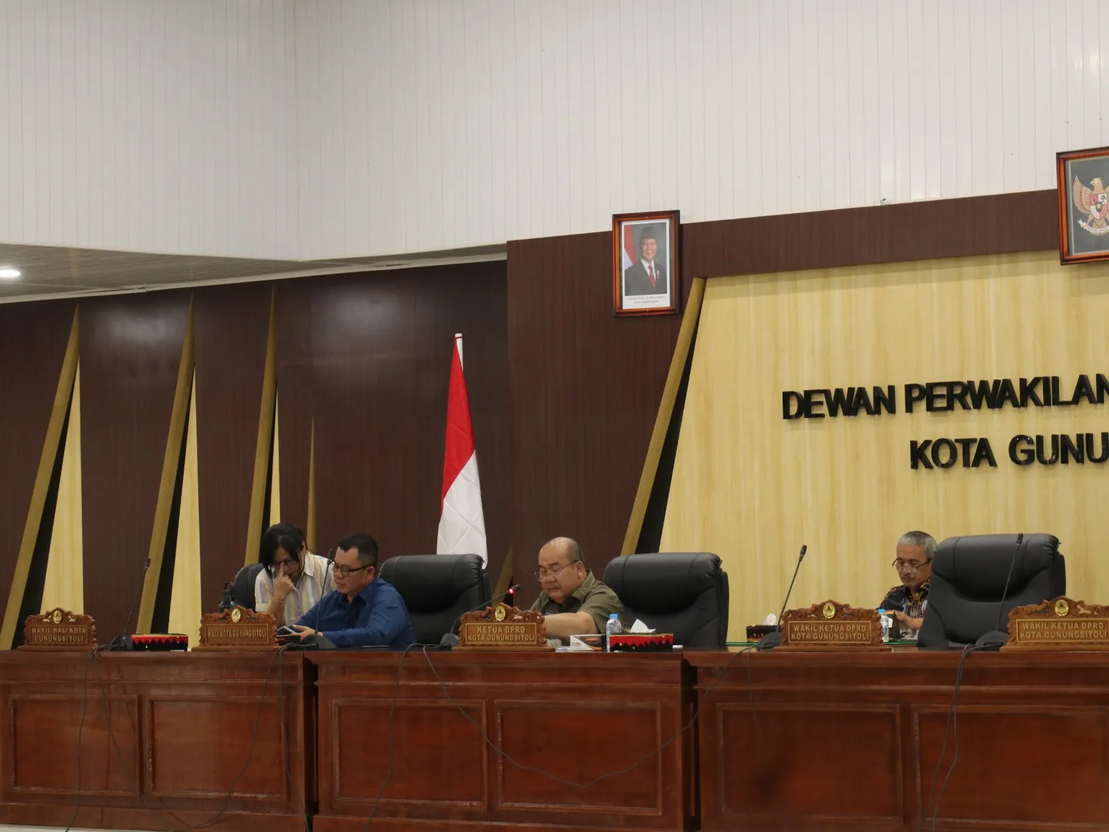 Paripurna DPRD Gunungsitoli Bahas Pansus Ranperda Disabilitas dan Tanggapan  Wali Kota