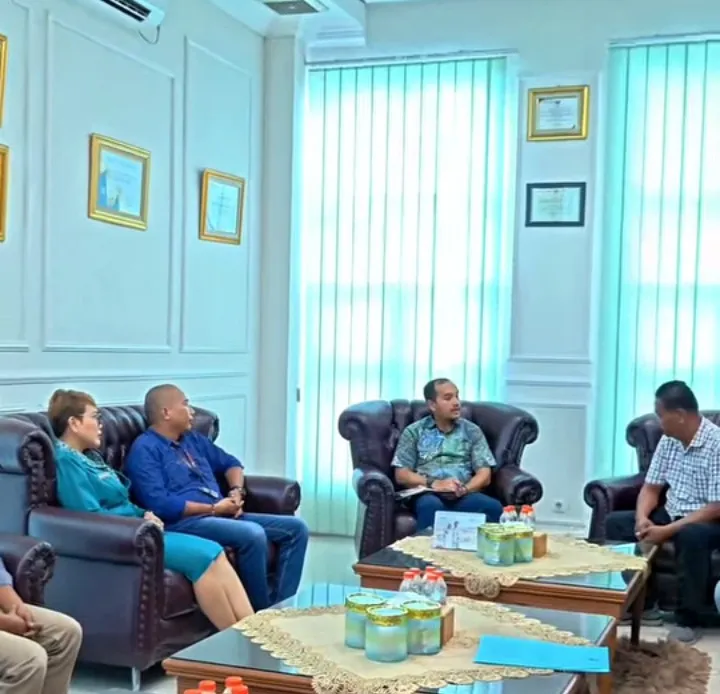 Budaya Adalah Suatu Kompleksitas Yang Melibatkan Pengetahuan Adat Etika dan Hukum