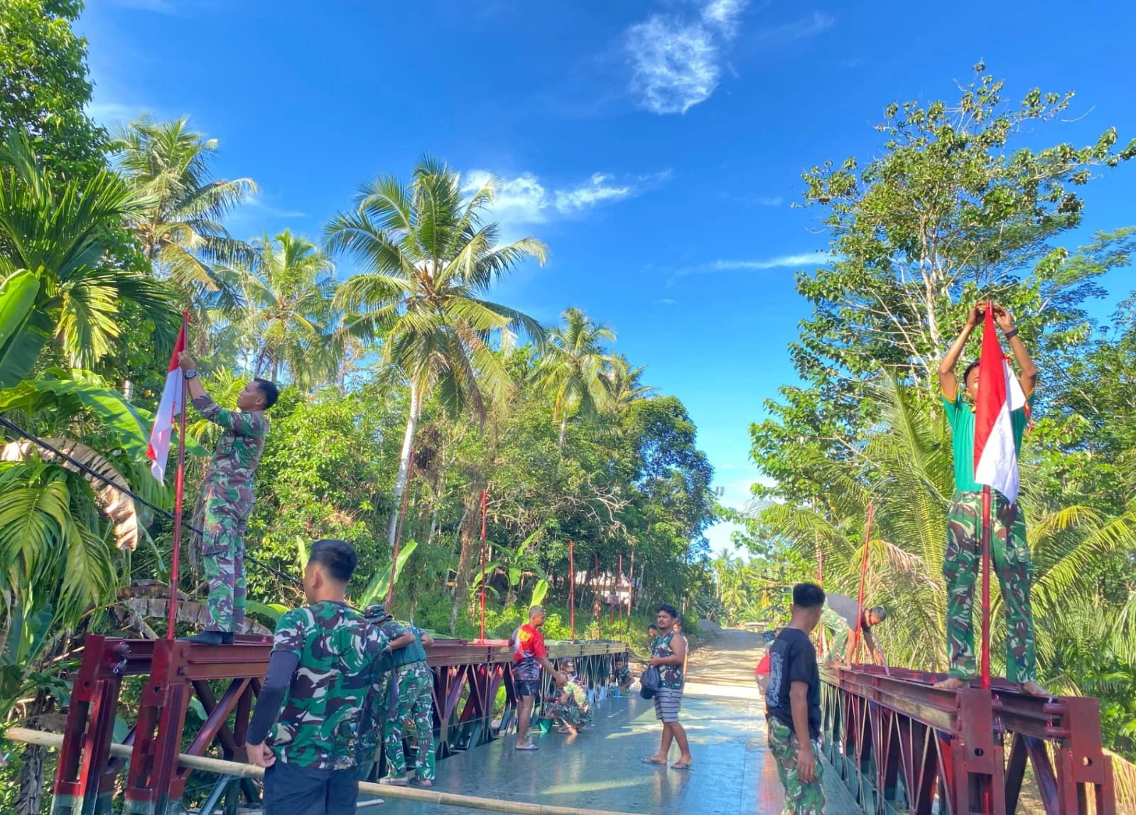 Buka Isolasi Wilayah, Satgas TNI AD Bangun Jembatan Modular Hiliseromi