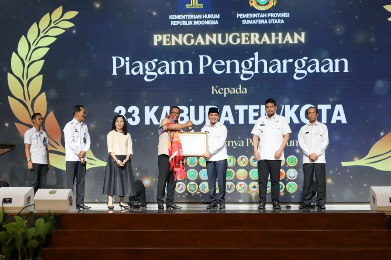 Wali Kota Tebingtinggi Terima Penghargaan Dari Kementerian Hukum RI