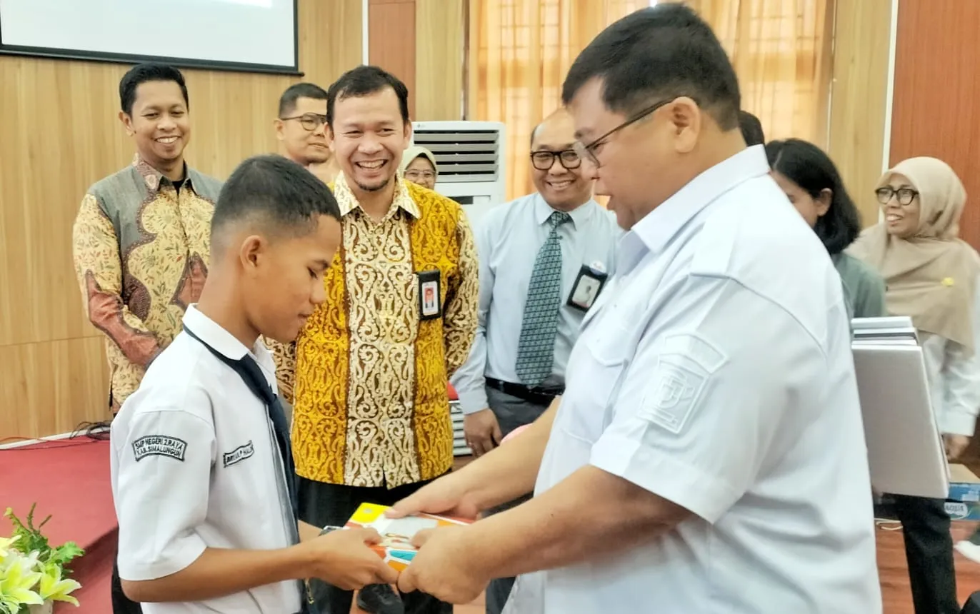 Sekda Simalungun Ajak Pelajar Mulai  Menabung Sejak Dini