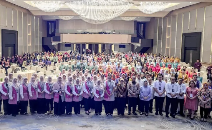Kahiyang Ayu Buka Bimtek PKK se-Sumut