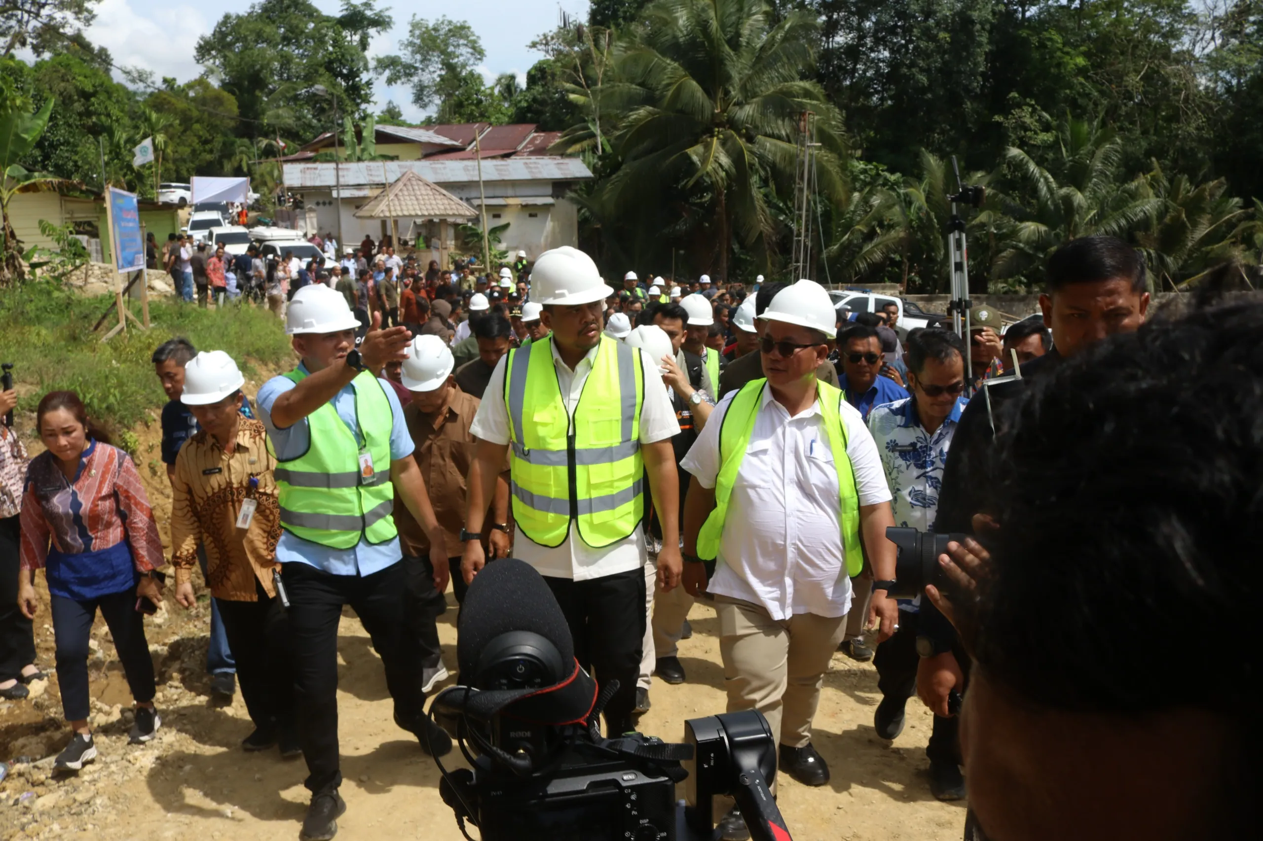 Gubsu Didampingi Wali Kota Gunungsitoli Tinjau Pembangunan SMA Sukma Nias
