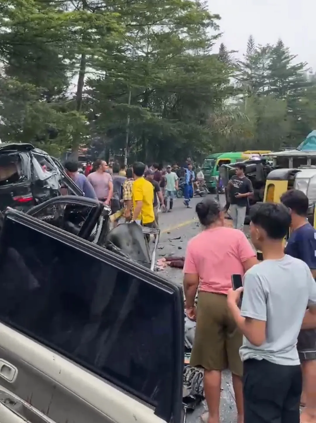 Tabrakan Beruntun di Jalan Medan-Berastagi, 3 Tewas, Belasan lainnya Luka-luka