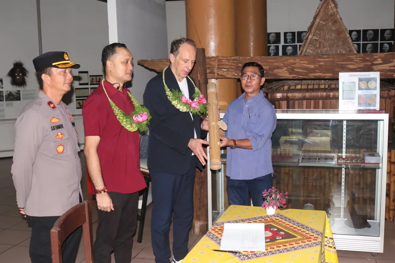 Dubes Prancis Jelajahi Warisan Budaya di Museum Pusaka Nias