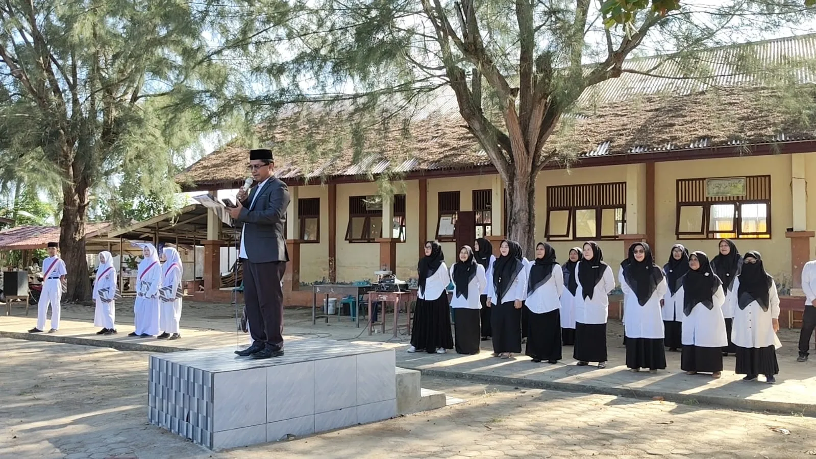 Semarak HAN ke-42 di SMPN 1 Lapang Aceh Utara, Upacara Khidmat Hingga Aksi Tukar Kado