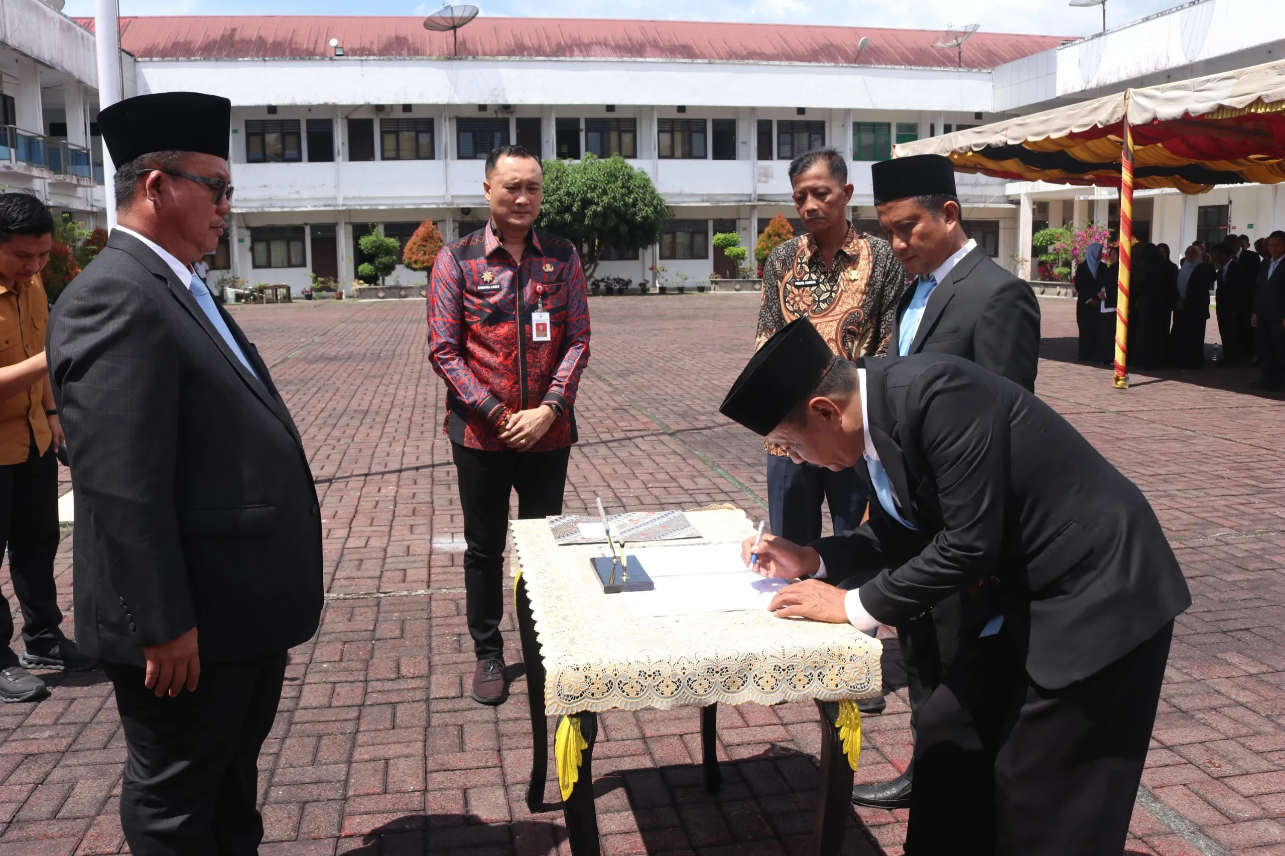 Wali Kota Gunungsitoli Lantik 176 Pejabat, Tekan    kan Integritas dan Pelayanan Publik