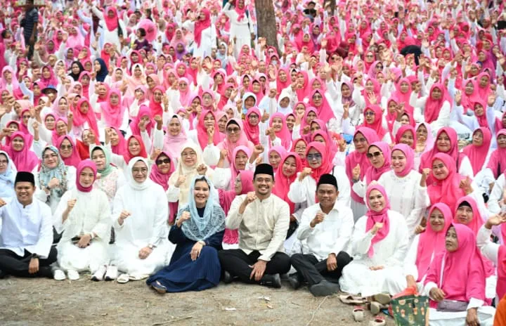 Bobby Nasution Berangkatkan 10 Warga Umroh dan Salurkan Zakat ASN