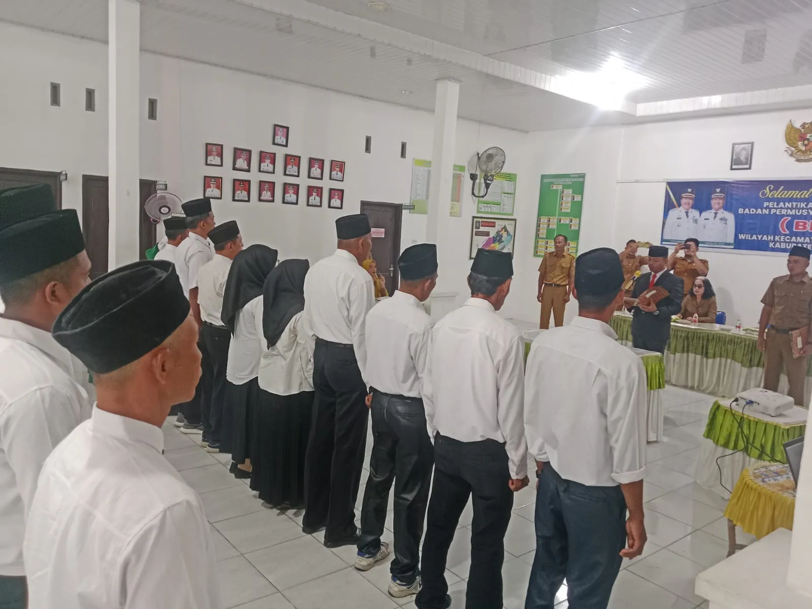 Camat Pulau Rakyat Lantik 18 Anggota BPD Mekar Sari dan Persatuan, Tegaskan BPD Bukan Bawahan Kades
