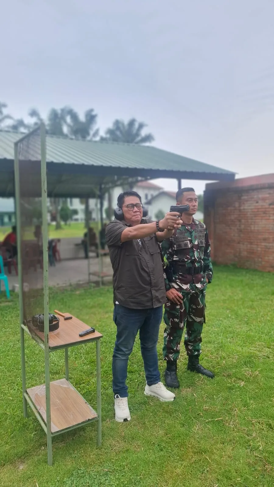 Perkuat Sinergi Media-TNI, CEO Sumut24 Group Silaturahmi ke Danyon Armed 2/105 Kilap Sumagan